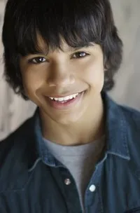 영화배우인 타일러 딘 플로레스의 대표 이미지