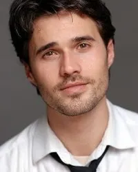 영화배우인 브렛 돌튼의 대표 이미지