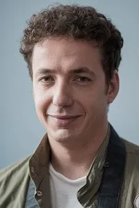 영화배우인 비토 산즈의 대표 이미지