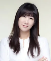 영화배우, 연극배우인 최라윤의 대표 이미지