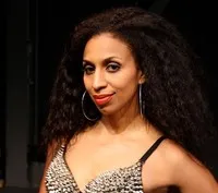 영화배우인 클로에 아놀드의 대표 이미지