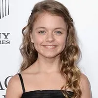 영화배우인 카일리 로저스의 대표 이미지