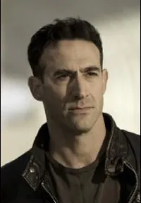 영화배우인 아론 스티엘스트라의 대표 이미지