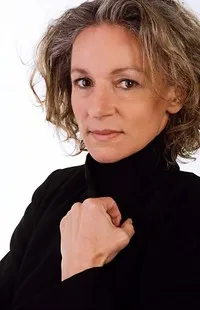 영화배우인 마르티나 스피처의 대표 이미지