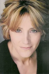 영화배우인 엘리자베스 스톰의 대표 이미지