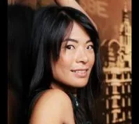 영화배우인 셀레나 쿠의 대표 이미지