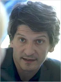 영화감독인 루이 세바스티앙의 대표 이미지