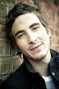 영화배우인 라이언 코르의 대표 이미지