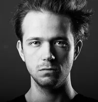 영화배우인 알렉산더 알렉시에프의 대표 이미지