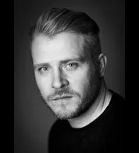 영화배우인 헨리크 노를렌의 대표 이미지