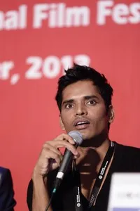 영화배우인 데베쉬 란잔의 대표 이미지