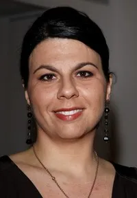 영화배우인 제피 쿠치아리의 대표 이미지