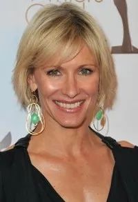 영화배우인 켈리 메닝한 헨즐리의 대표 이미지