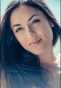 영화배우인 모나 피르자드의 대표 이미지