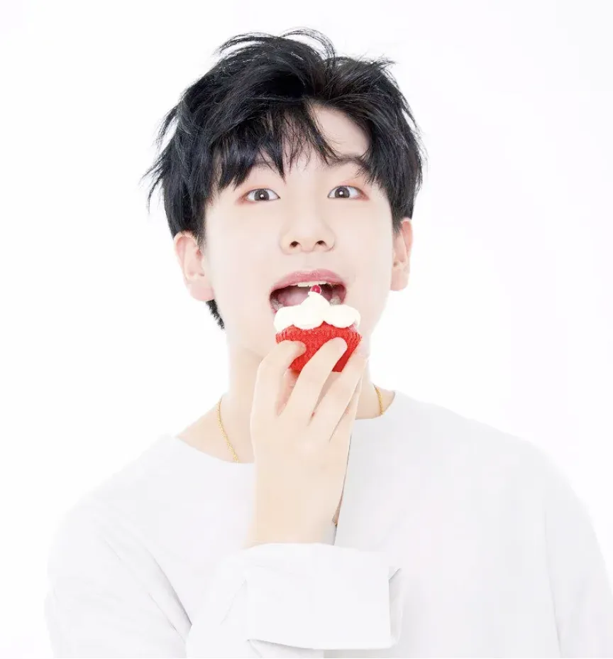 가수, 영화배우인 이우진의 대표 이미지