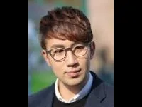 성우인 이현의 대표 이미지