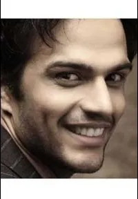 영화배우인 지틴 굴라티의 대표 이미지