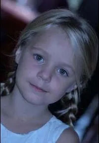 영화배우인 테네시 마퀴뇽의 대표 이미지