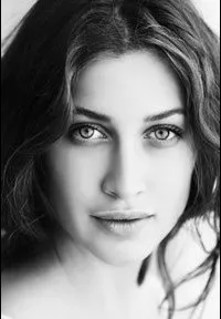 영화배우인 율리아 라그나르손의 대표 이미지