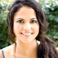 영화배우인 미리아마 스미스의 대표 이미지