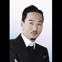 패션 디자이너, 칼럼니스트, 대학교수인 정두영의 대표 이미지