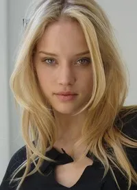 영화배우, 모델인 줄리 오르동의 대표 이미지