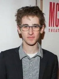 영화배우인 노아 로빈스의 대표 이미지