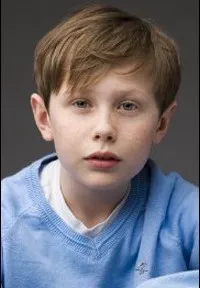 영화배우인 톰 어셔의 대표 이미지