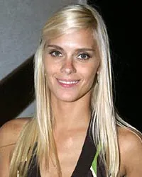 영화배우인 카롤리나 디에크만의 대표 이미지