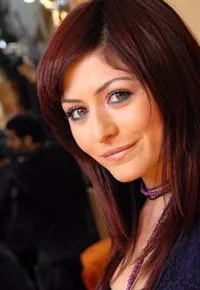 영화배우인 데니즈 차키르의 대표 이미지