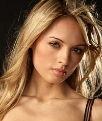 영화배우인 야니나 스투딜리나의 대표 이미지