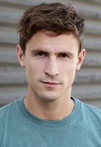 영화배우인 조너선 하워드의 대표 이미지