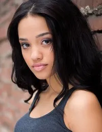 영화배우인 키어시 클레몬스의 대표 이미지