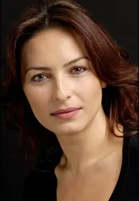 영화배우인 아이샤 빈괼의 대표 이미지