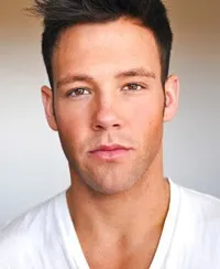 영화배우인 테일러 프레이의 대표 이미지