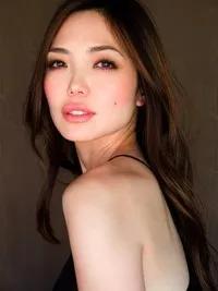 영화배우인 로라 미로의 대표 이미지