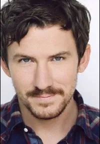 영화배우인 루크 바넷의 대표 이미지