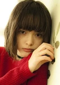 영화배우, 모델인 타마시로 티나의 대표 이미지