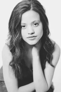 영화배우인 사라 제프리의 대표 이미지