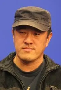 영화감독인 딩성의 대표 이미지
