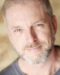 배우인 크리스토퍼 제임스의 대표 이미지