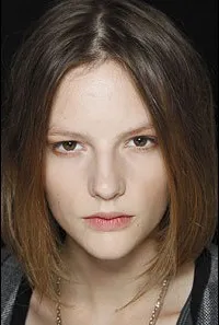 영화배우인 사라 블롬크비스트의 대표 이미지