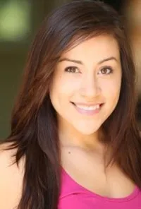 영화배우인 크리스티 알바라도의 대표 이미지