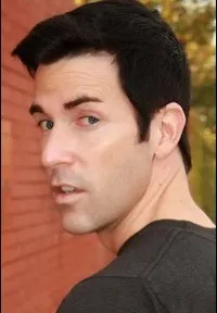 영화배우인 브렌든 존 켈리의 대표 이미지