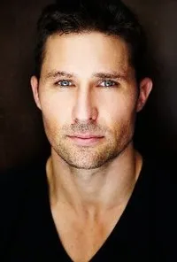 영화배우인 타이 헝거포드의 대표 이미지