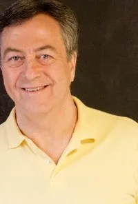 영화배우인 월트 슬론의 대표 이미지