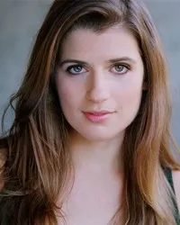 배우, 각본, 감독인 로렌 스캐처의 대표 이미지