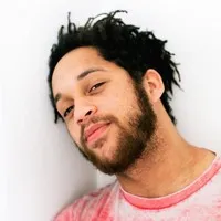 영화배우인 줄리언 파커의 대표 이미지