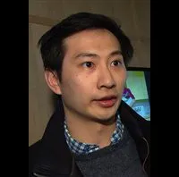 영화감독인 폴 톰의 대표 이미지