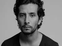 영화배우인 라울 브리오네스의 대표 이미지